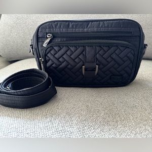 Lug Carousel Crossbody - Black EUC